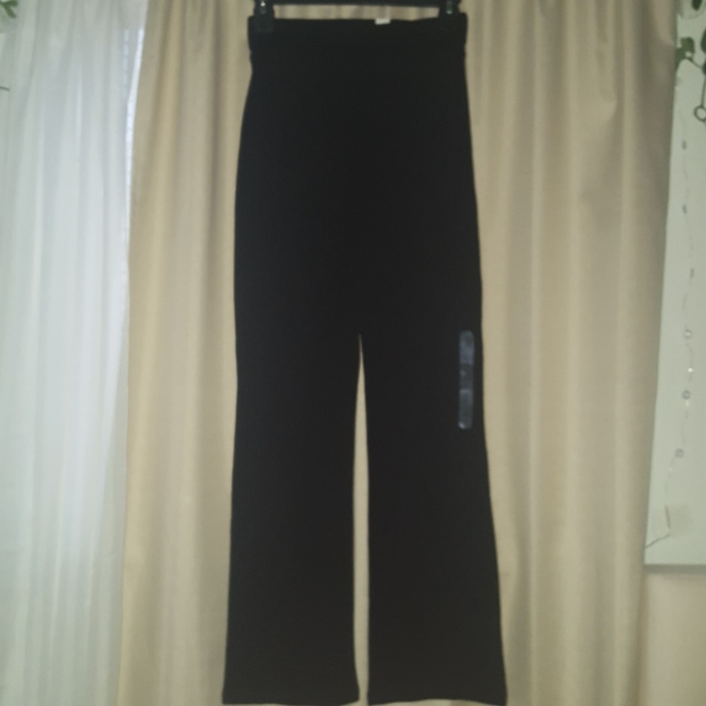 Black yoga pants
